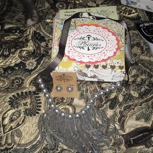 Plunder necklace and earring set